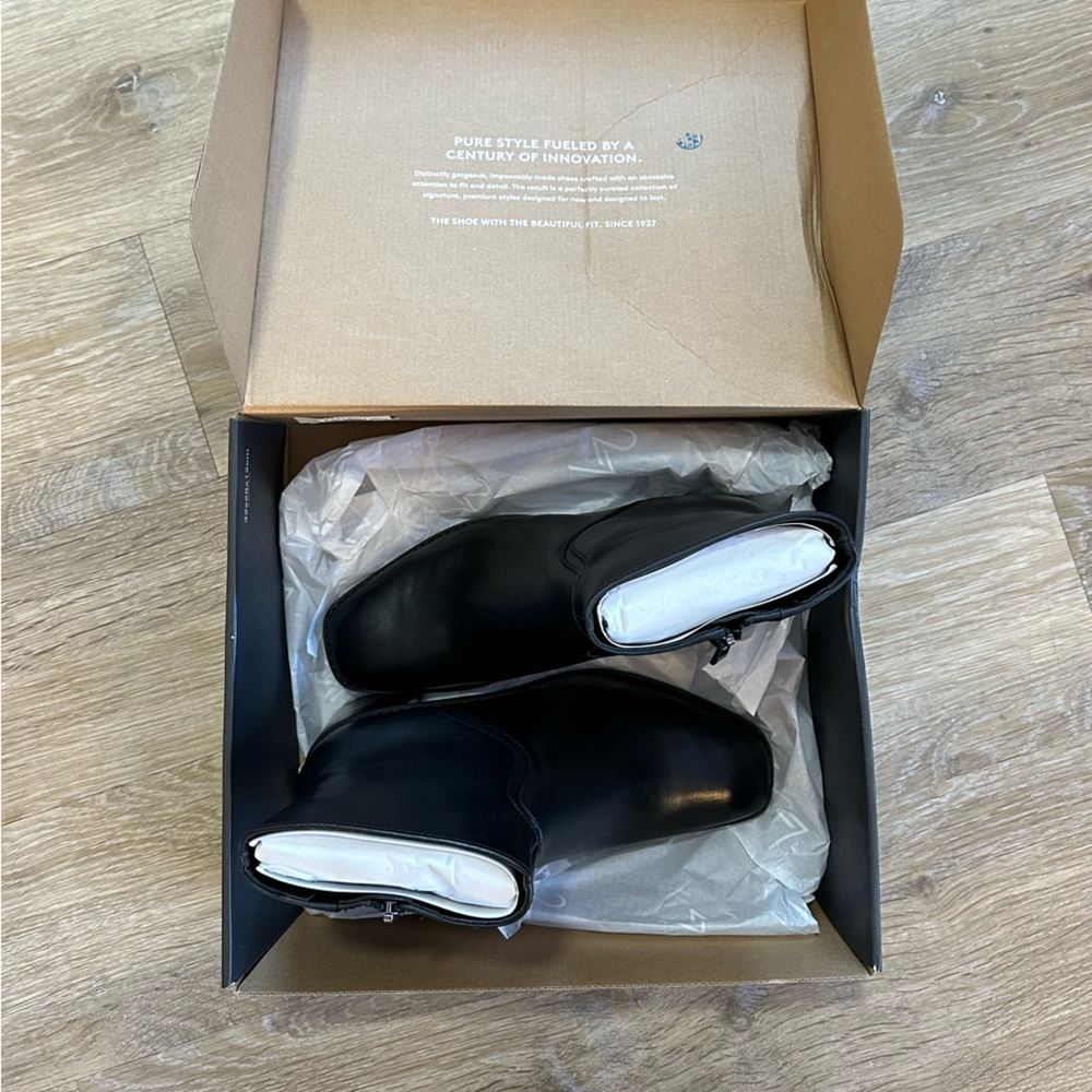 NATURALIZER BLACK BOOTIE - Picture 9 of 9